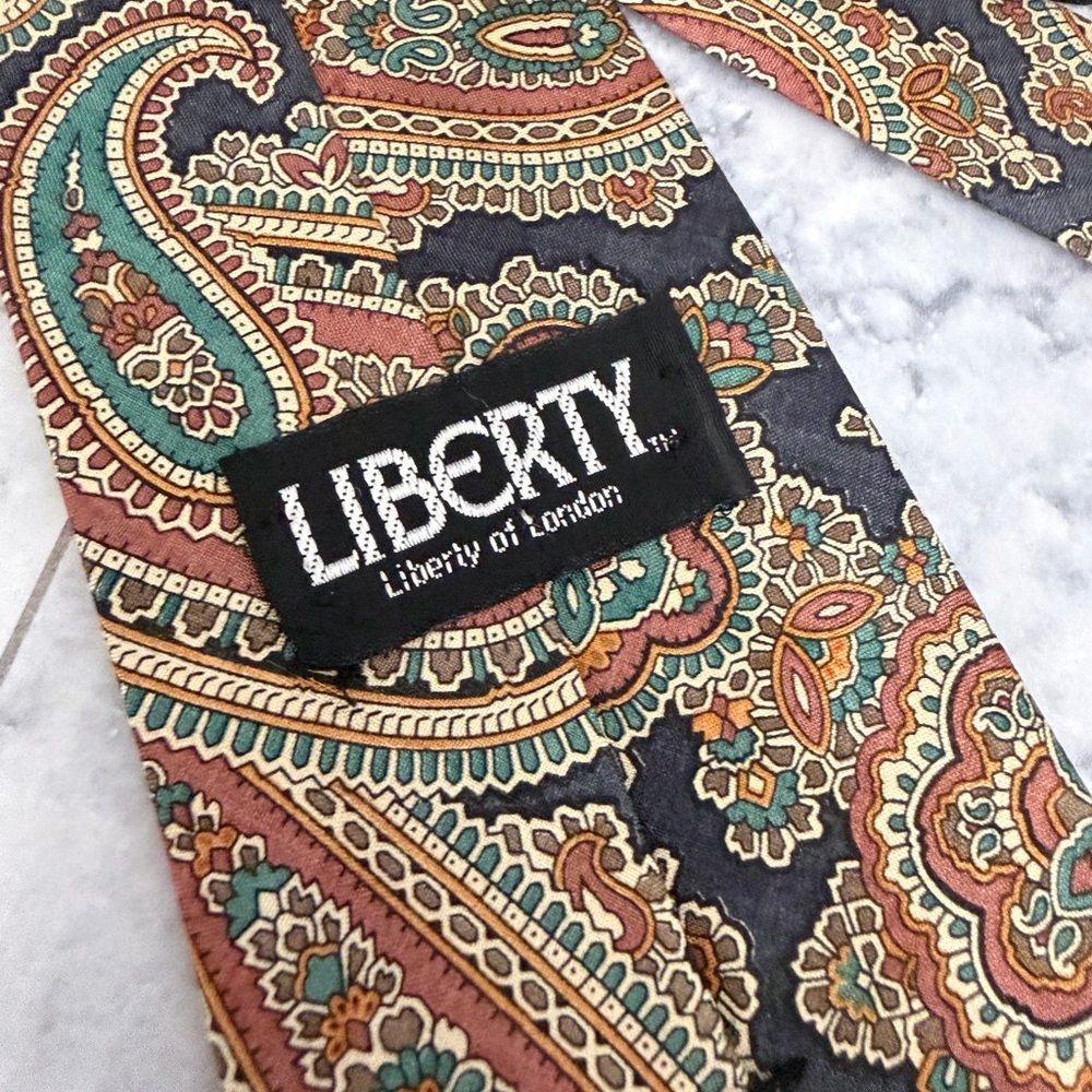 Liberty of London Silk Tie OS Navy Paisley Vintage Made in USA Classic Accessory